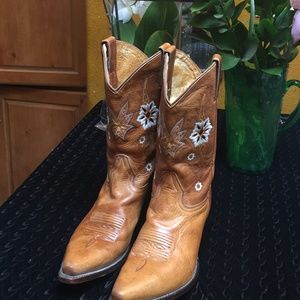 Sonora Vintage-looking Cowgirl Boots